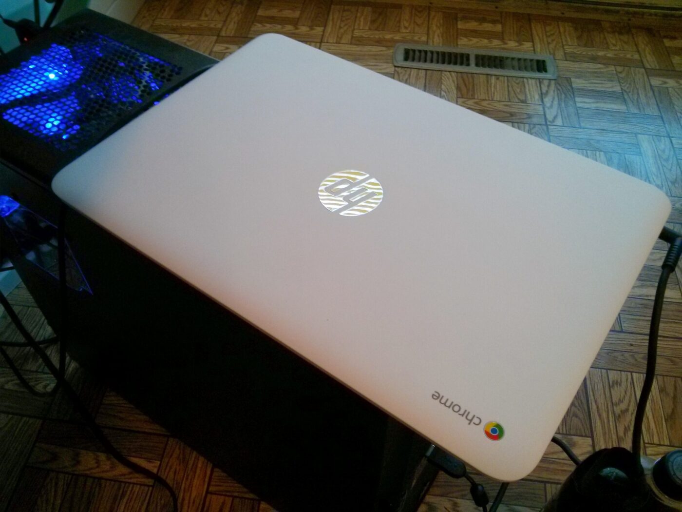 White Hp Chromebook 14